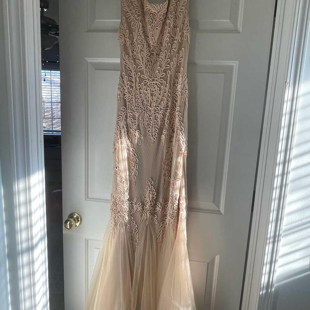 Cachet Dress size 4
